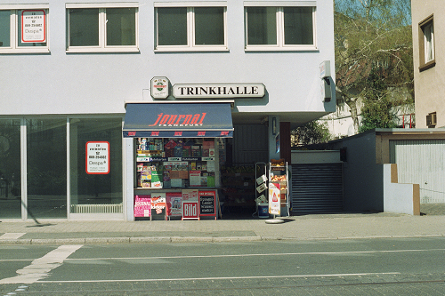 Frankfurt a. M., Am Dornbusch 26 / Raimundstraße 157, 1997, Trinkhalle und Leerstand, Foto: Kirsten Kötter