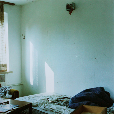 Bedroom / Schlafzimmer, 2002, photography, 25 × 25 cm,
  photo series Jugendherberge Veckerhagen (Kirsten Kötter)