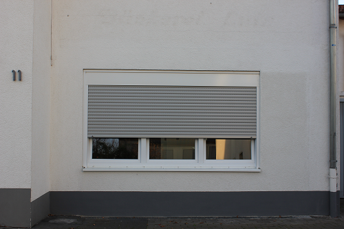 Gießen, Weigelstraße 11, 2017, Wohnhaus (mit Resten der Beschriftung: Bäckerei Willi Lutz), Foto: Kirsten Kötter